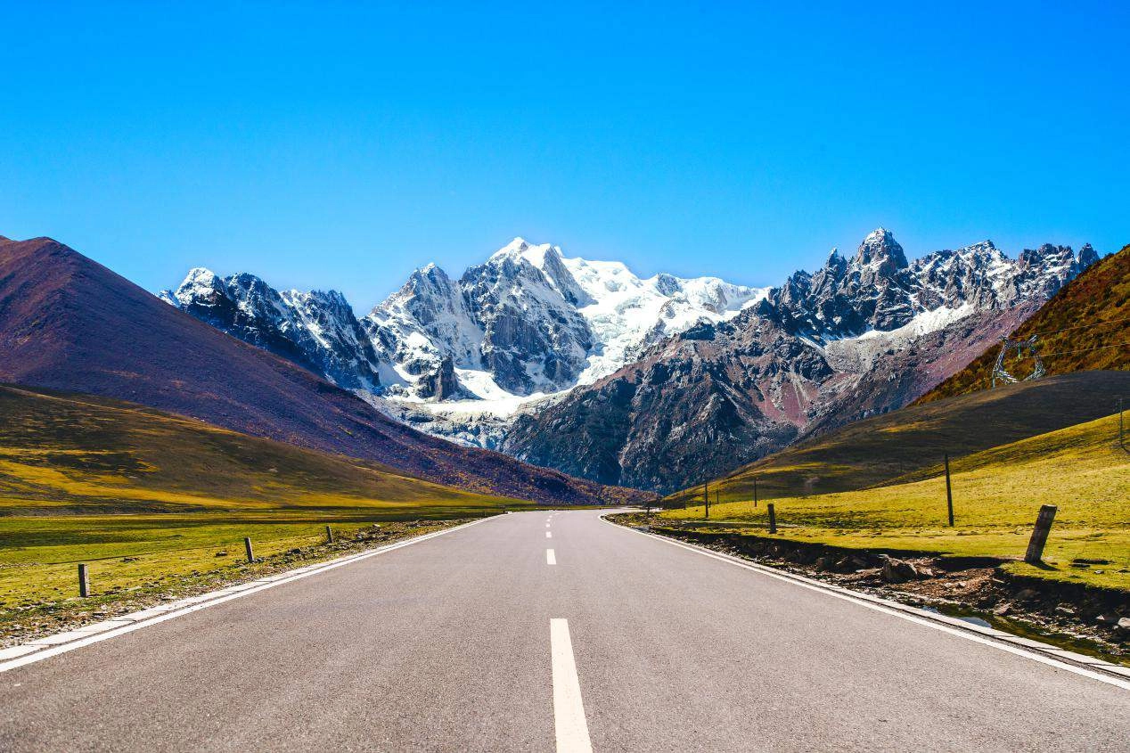 Progetto di fornitura di materiali per il miglioramento della qualit&agrave; della sezione del Sichuan, autostrada Sichuan-Tibet G318 (autostrada della montagna dell'altopiano)